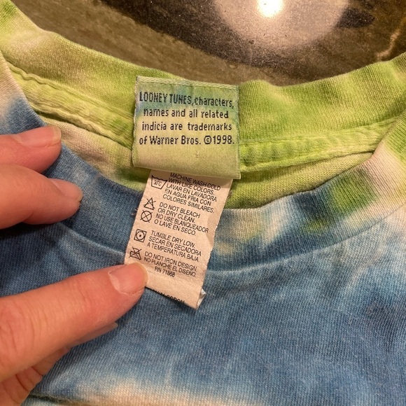 LOONEY TOONS VINTAGE TIE DYED 1990’s T-SHIRT WITH TWEETY BIRD “RELAX” - Picture 4 of 4